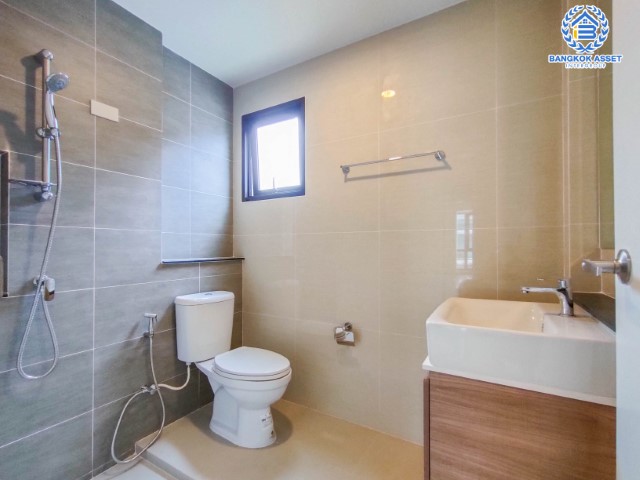 *****บ้านเดี่ยวมือสองย่านกรุงเทพฯ ม.เดอะซิตี้ พระราม2-พุทธบูชา เนื้อที่กว้าง 59.40 ตร.ว. ฟังก์ชัน 4 ห้องนอน 5 ห้องน้ำ ที่จอดรถ 3 คัน บ้านเดี่ยวหลังใหญ่ สวยหรูดูมีระดับ สภาพเหมือนใหม่พร้อมเข้าอยู่ ทำเลเดินทางสะดวก เชื่อมต่อถนนพระะราม2  ใกล้จุดขึ้นทางด่วน "วงแหวนรอบนอกกรุงเทพฯ ฝั่งใต้"